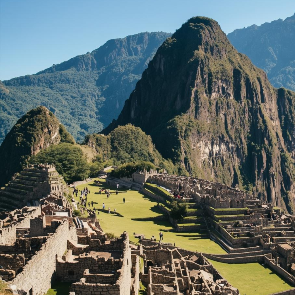 Vista de Machu Picchu com turistas explorando ao ar livre entre ruínas históricas e montanhas